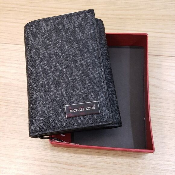 MICHAEL KORS Mens Black Trifold Wallet Signature Monogram Logo Leather Boxed $98